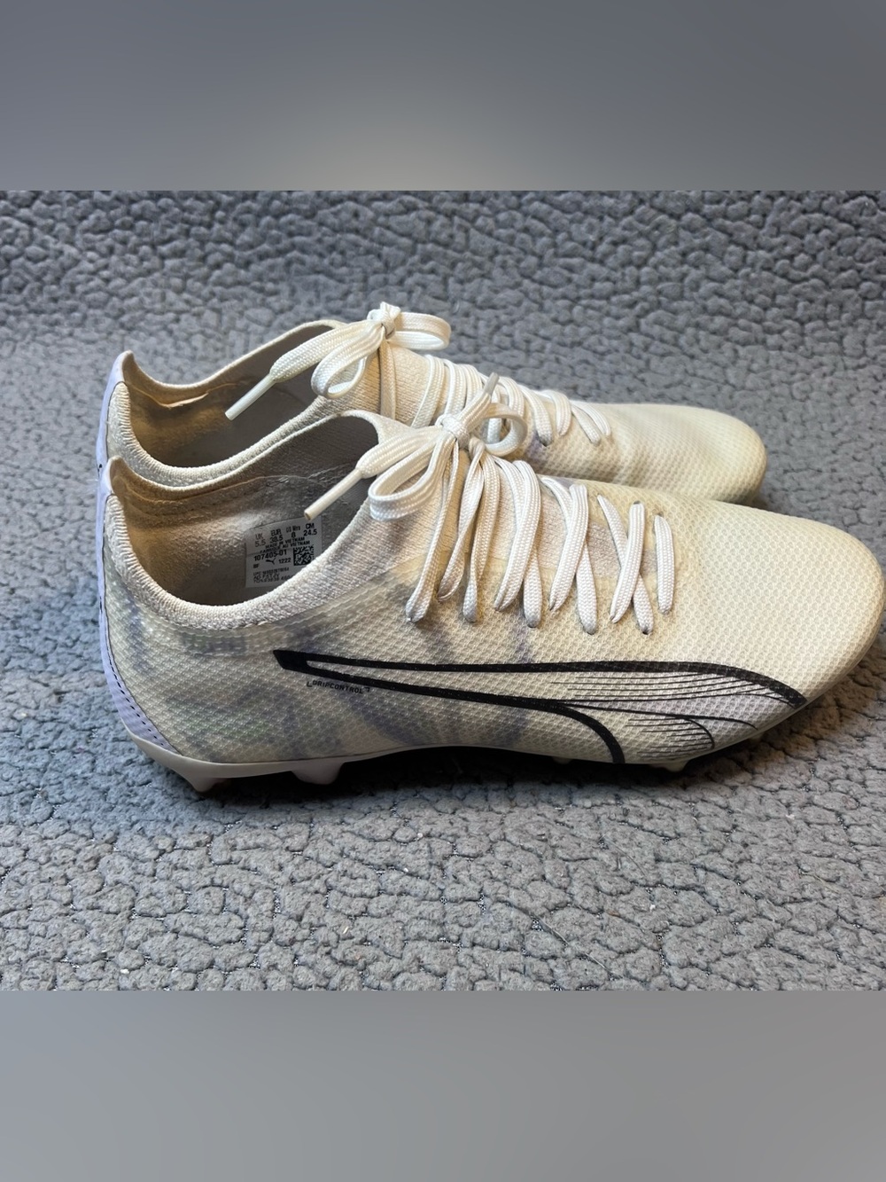 PUMA Ultra Match Brilliance FG/AG Women's Soccer Cleats Size 8 White